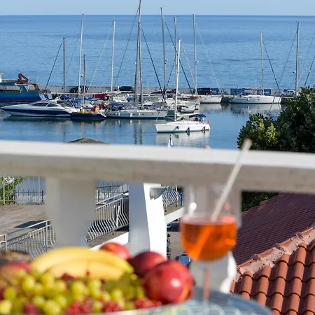 Апартамент Marina Elegance