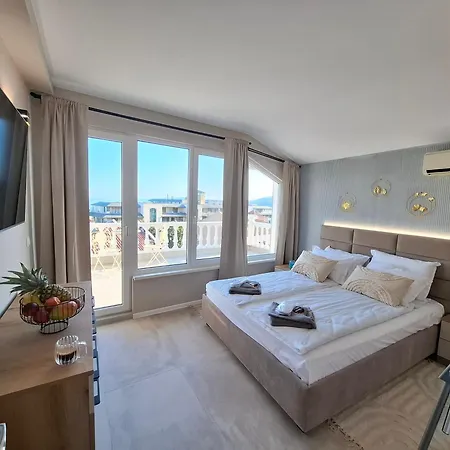 Апартамент Marina Elegance